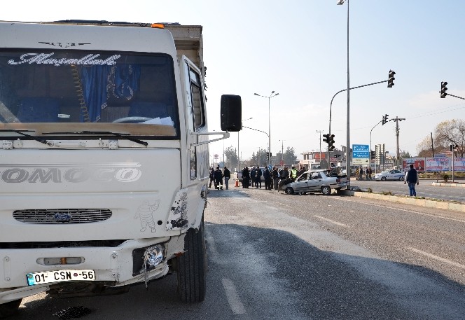 KAHRAMANMARAŞ’IN TÜRKOĞLU İLÇESİNDE 3 ARACIN KARIŞTIĞI KAZADA, 3 KİŞİ YARALANDI. (ALİ ÇAKMAK/KAHRAMANMARAŞ-İHA)